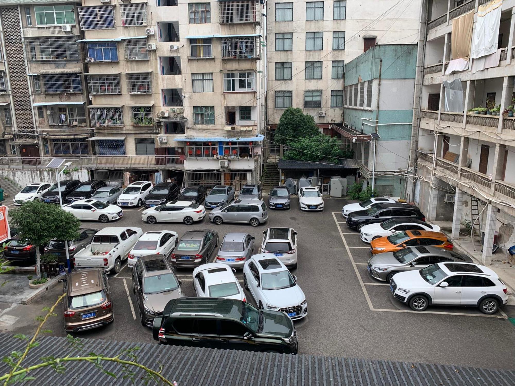 Floral Hotel - Baihui Living Zhangjiajie Luaran gambar
